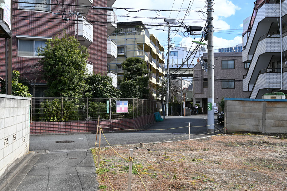 東側