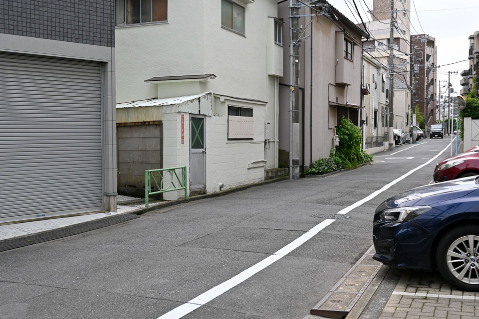 西へ