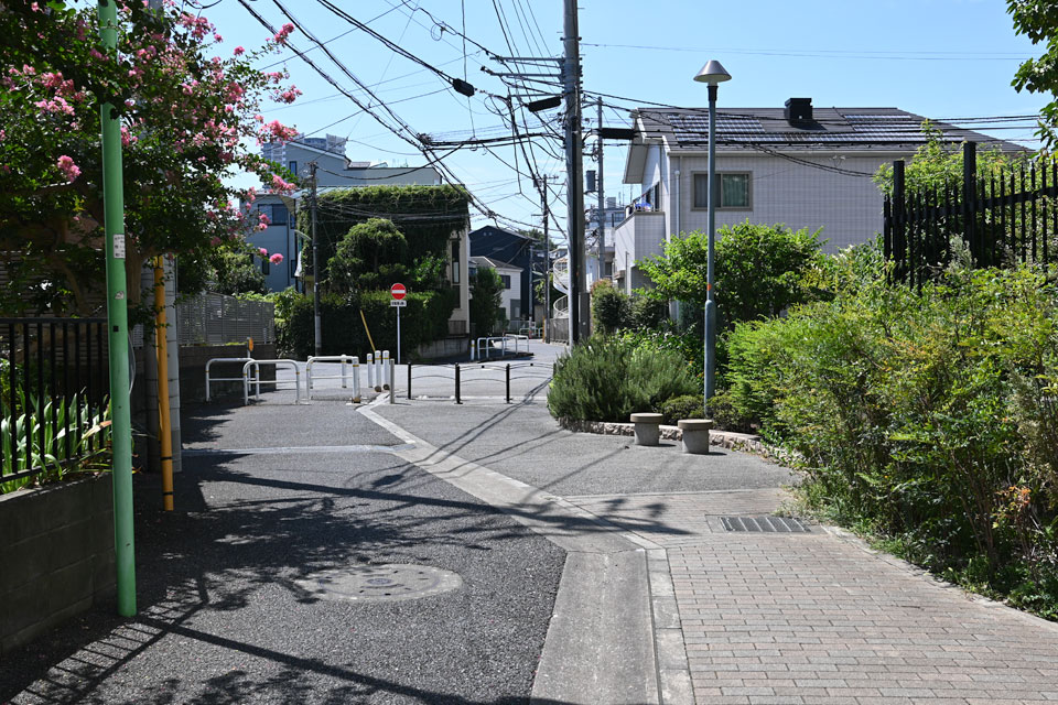 南烏山三角公園