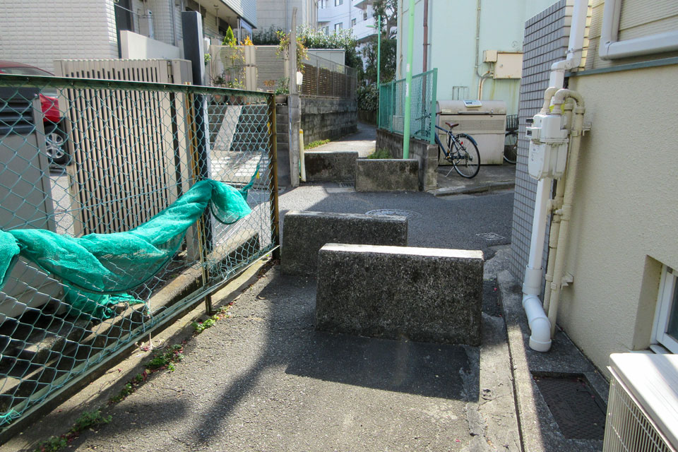 コンクリート車止め