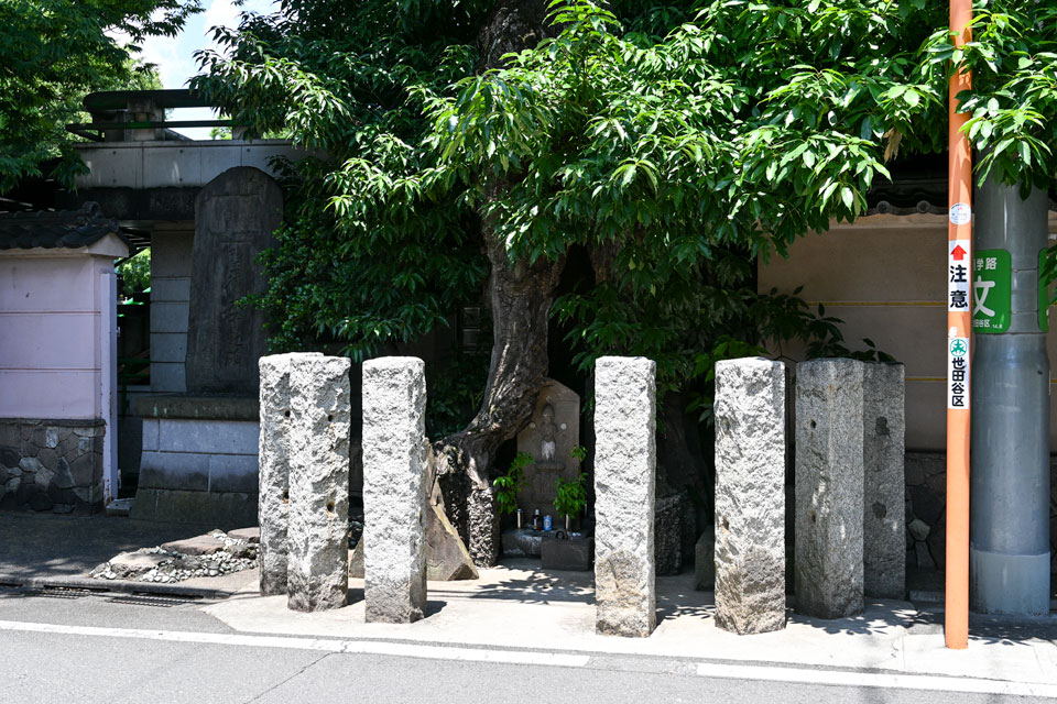 聖徳太子之碑と庚申塔