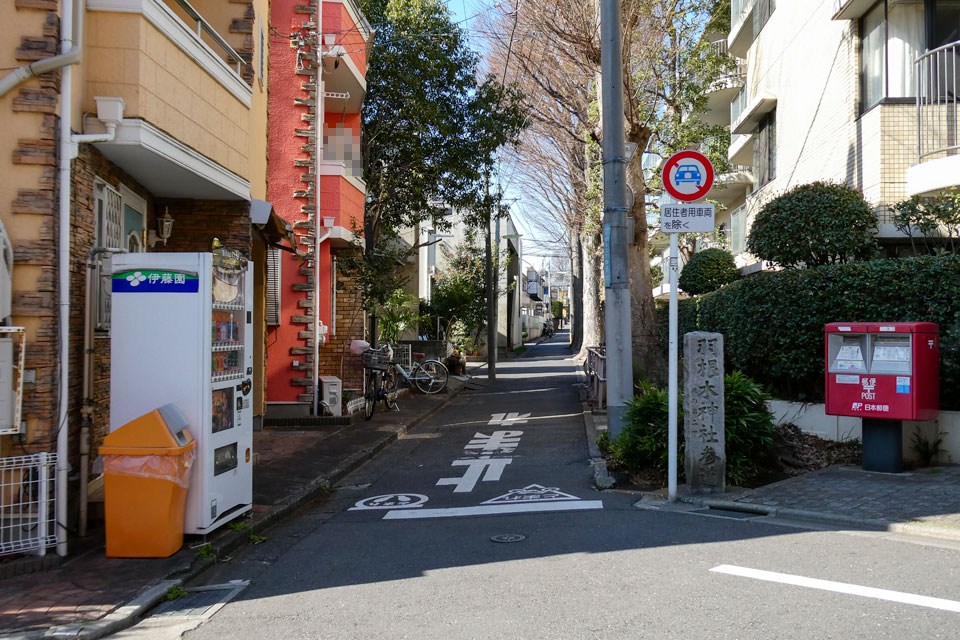 羽根木神社参道