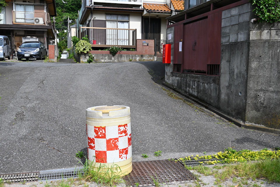 宮坂下の水路敷