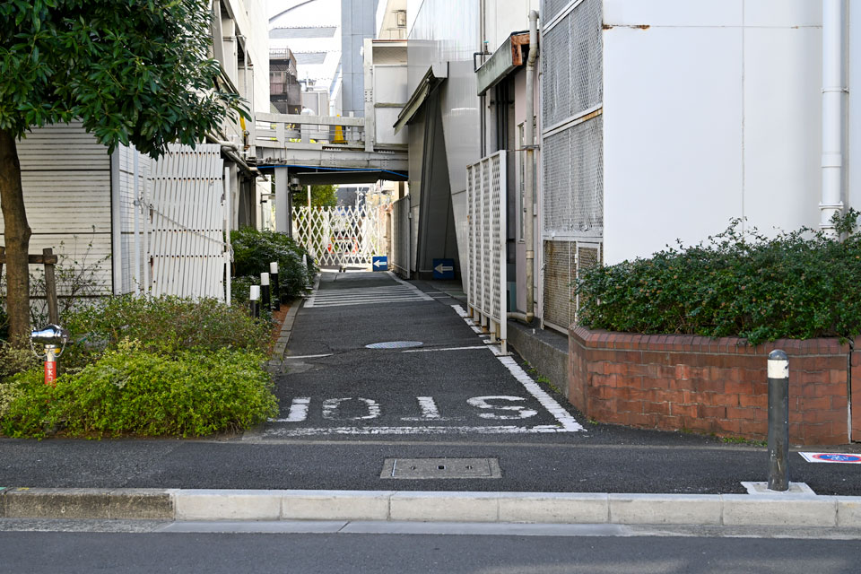 東館