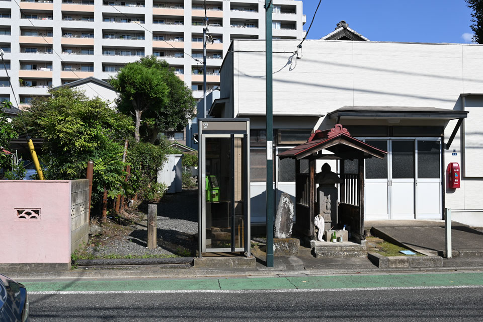 庚申塔と供養塔