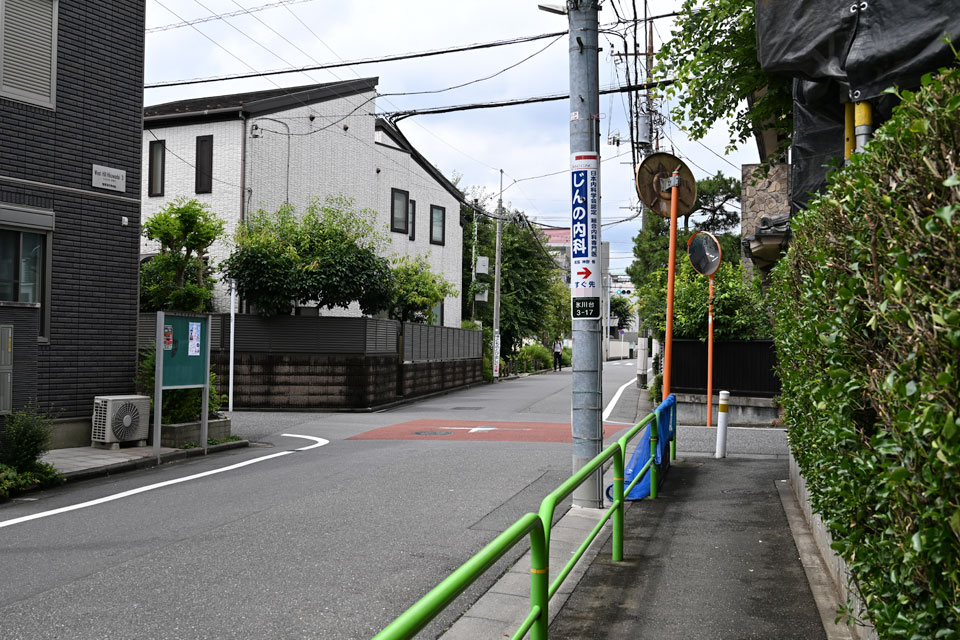 歩道終わり