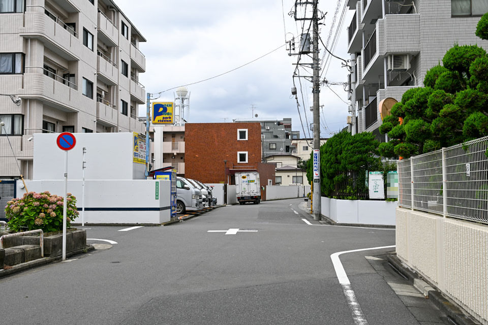 西へ