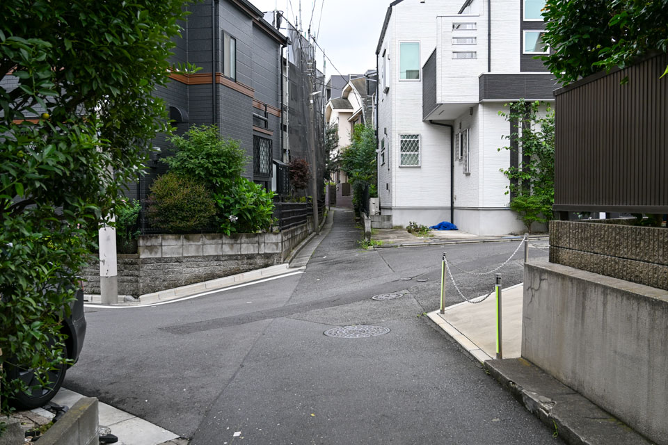 狭い