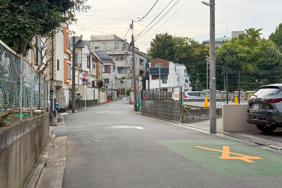 東へ