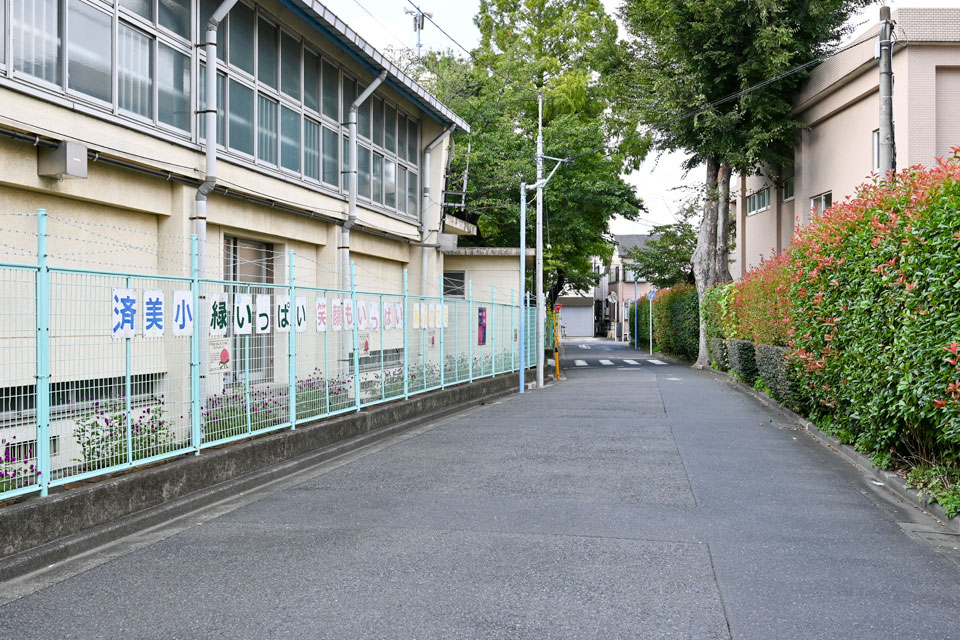 済美小学校
