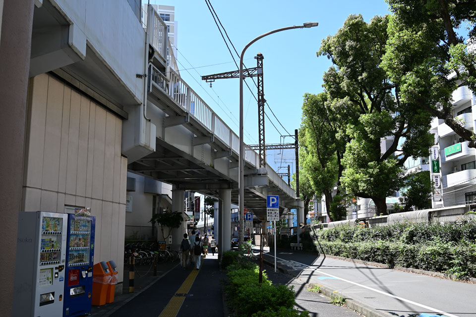 高架と緑道