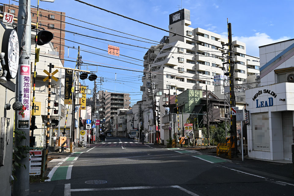平間駅前踏切
