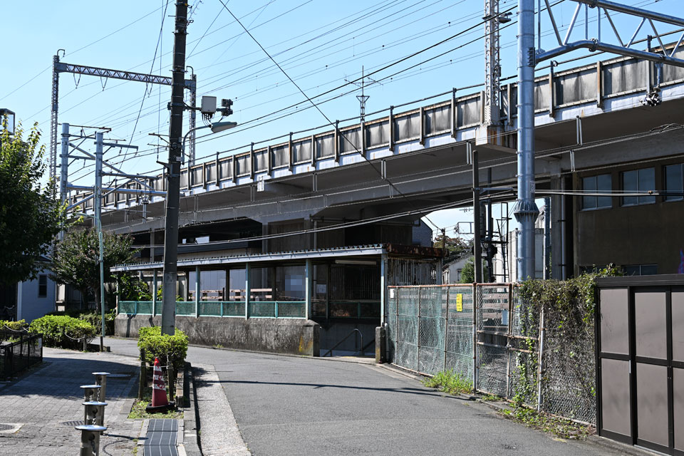 社松地下道