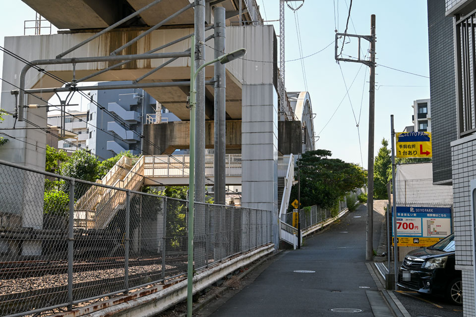 薬師跨線人道橋