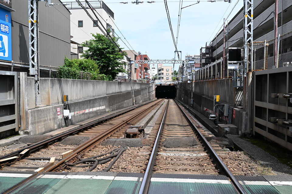 再び地下へ
