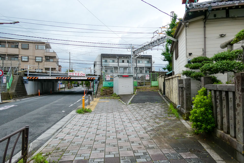 東用水と踏切跡