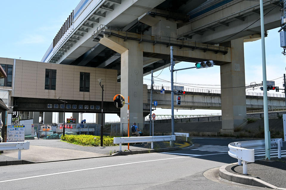 京成四ツ木駅前