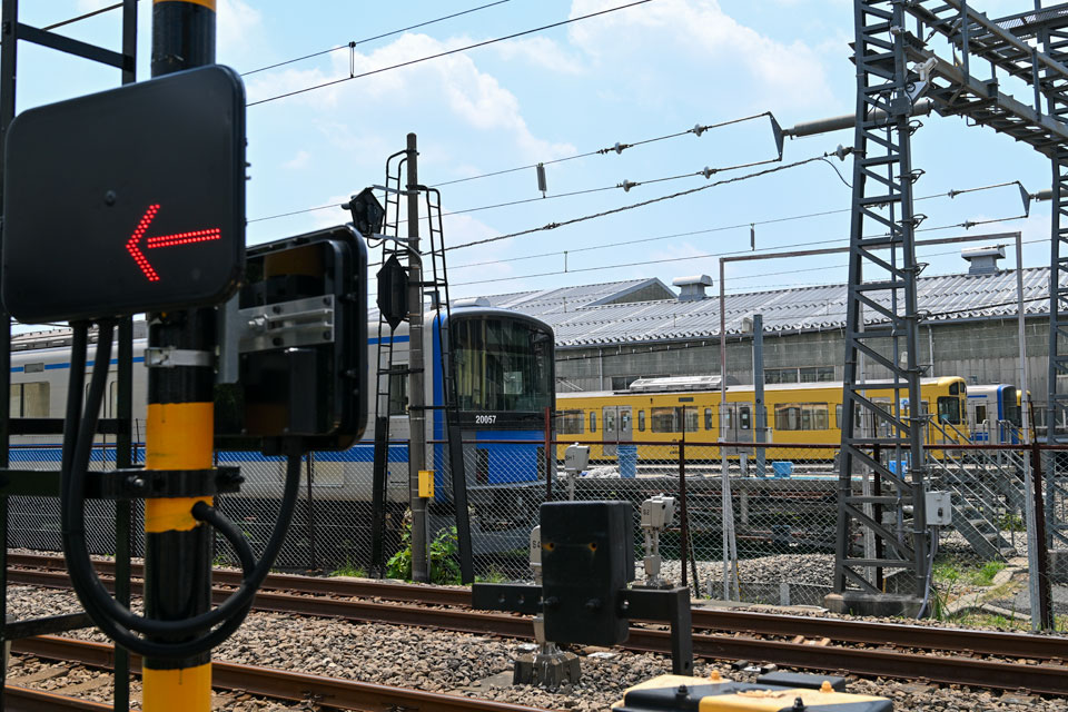 踏切と基地