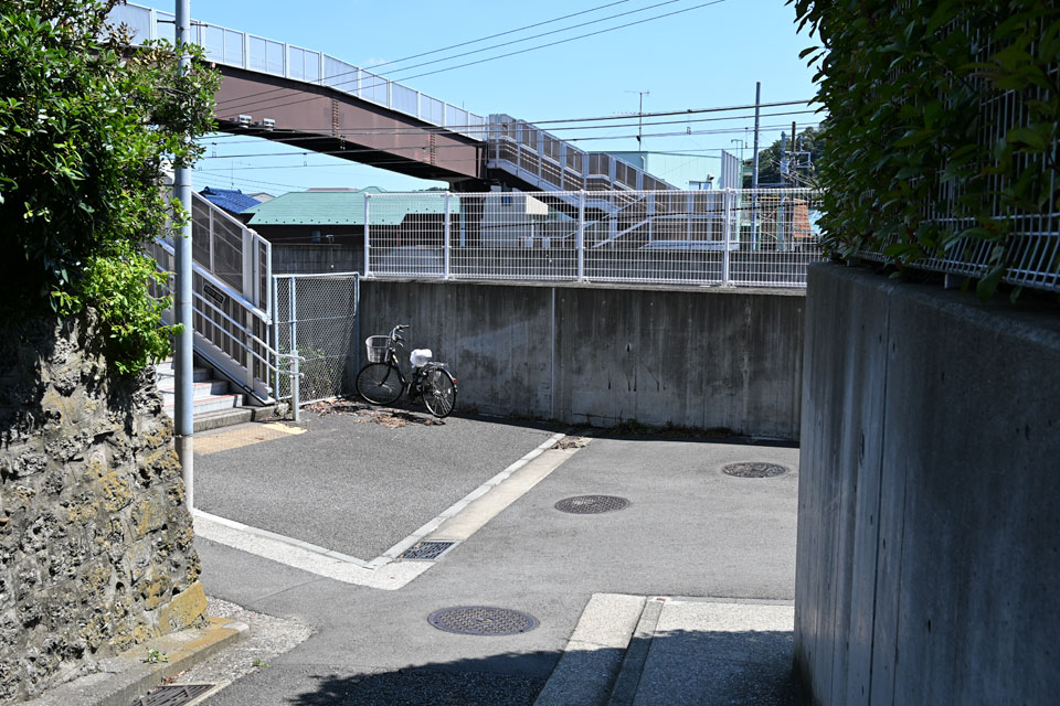 西谷跨線人道橋