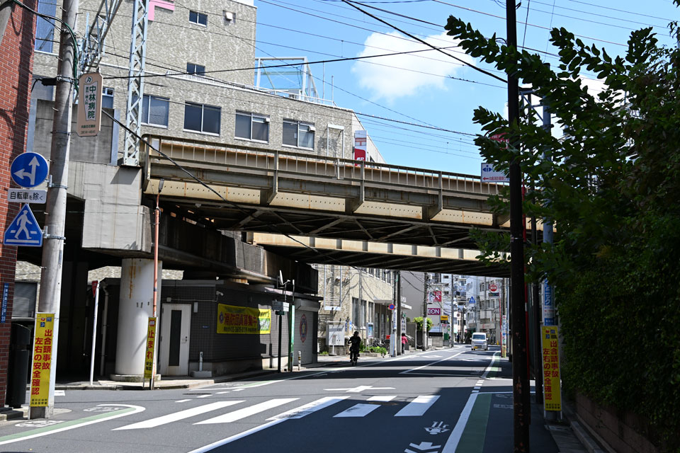 伊6