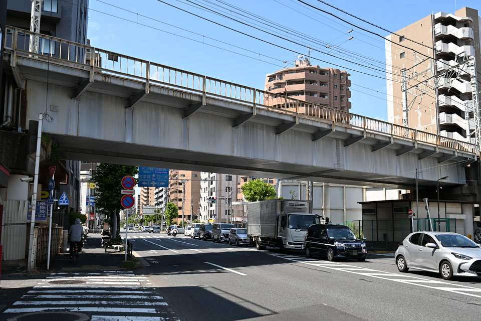 伊8