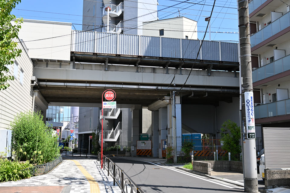 伊10