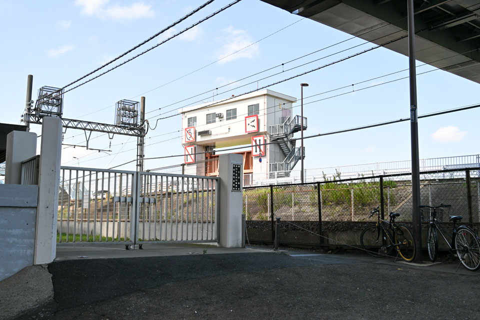 伊18