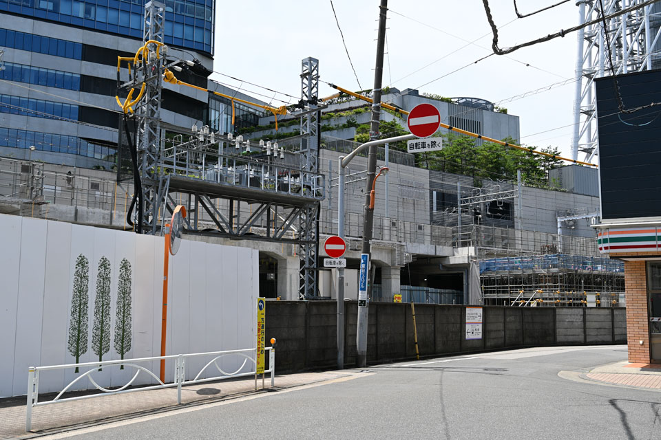 伊1
