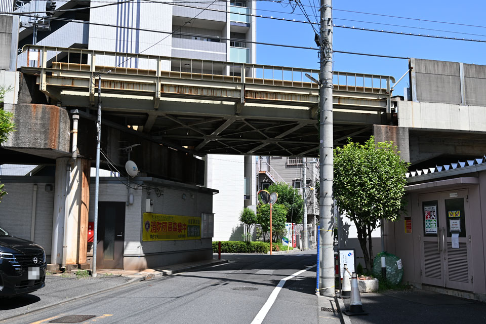 伊13
