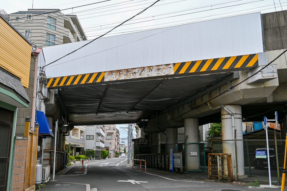 伊27