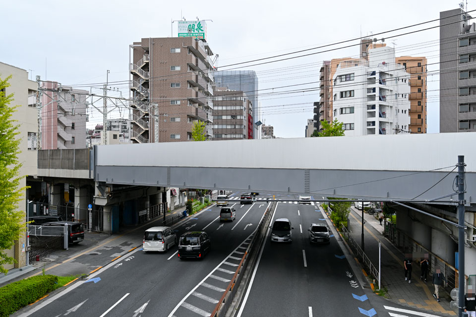 伊28