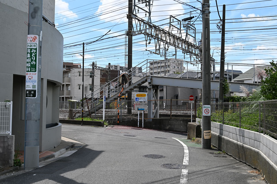 伊32