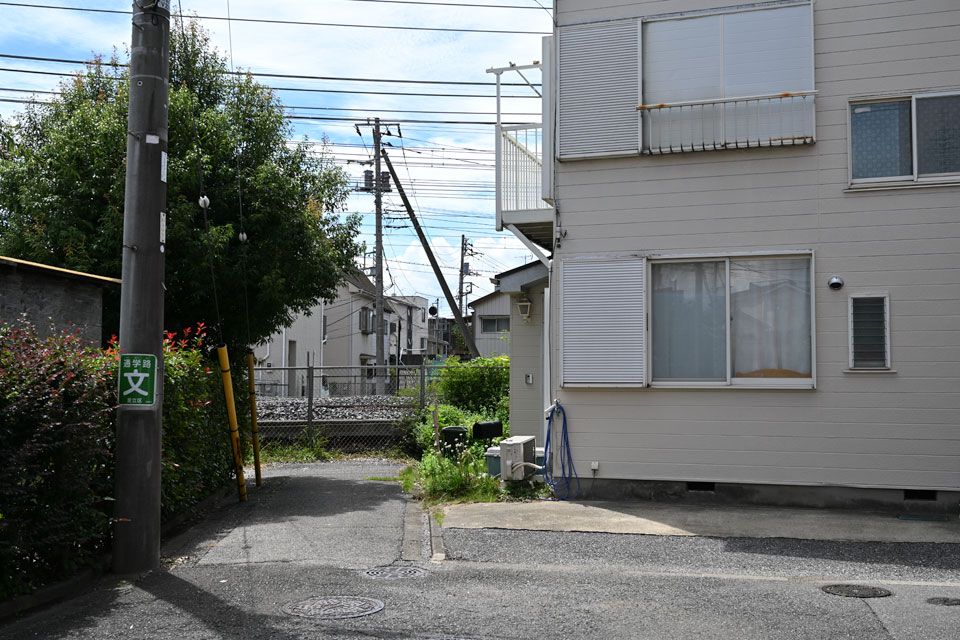 伊33