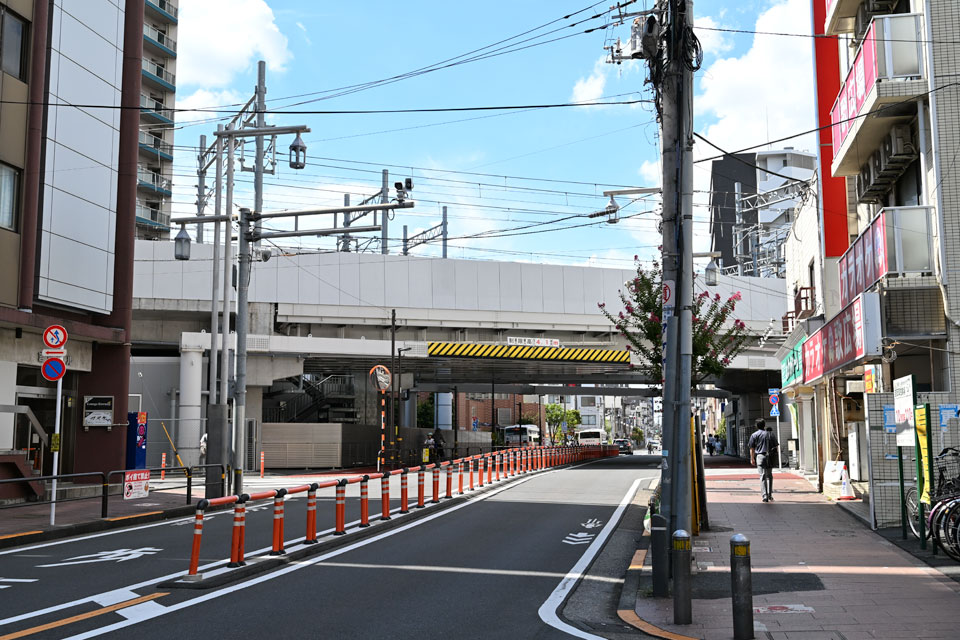 伊37