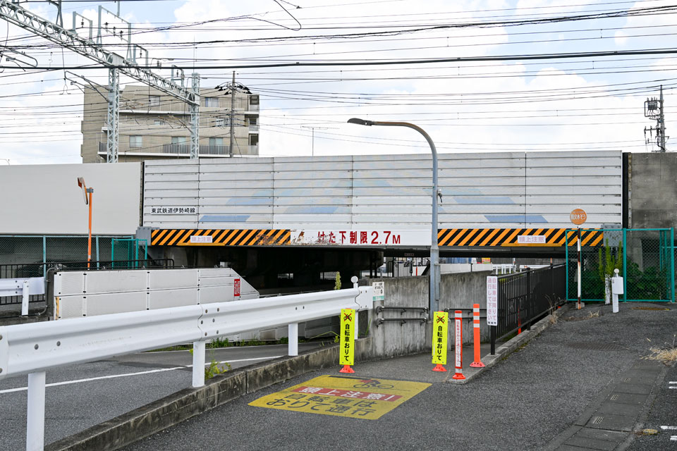 伊43