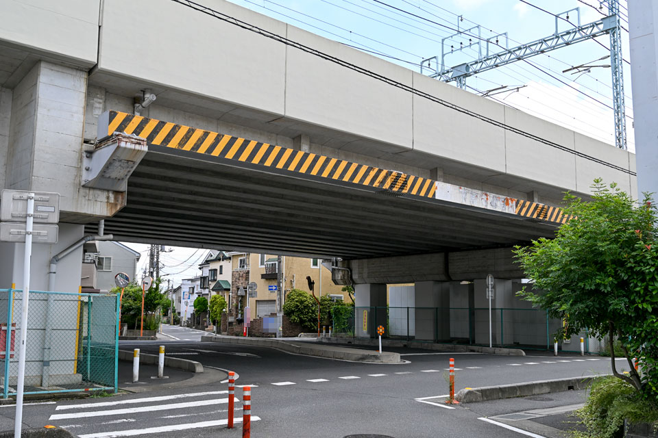 伊46