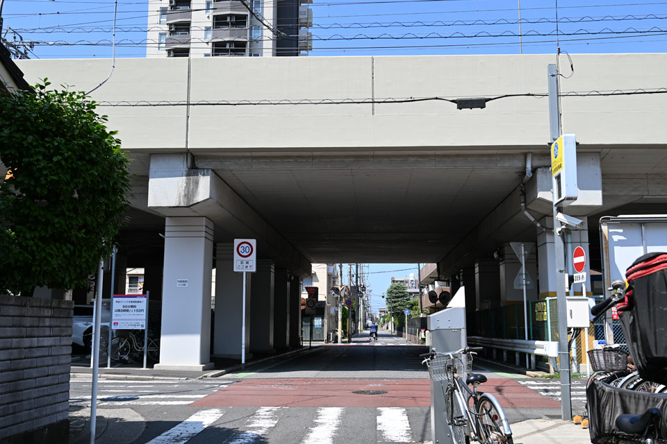 伊49