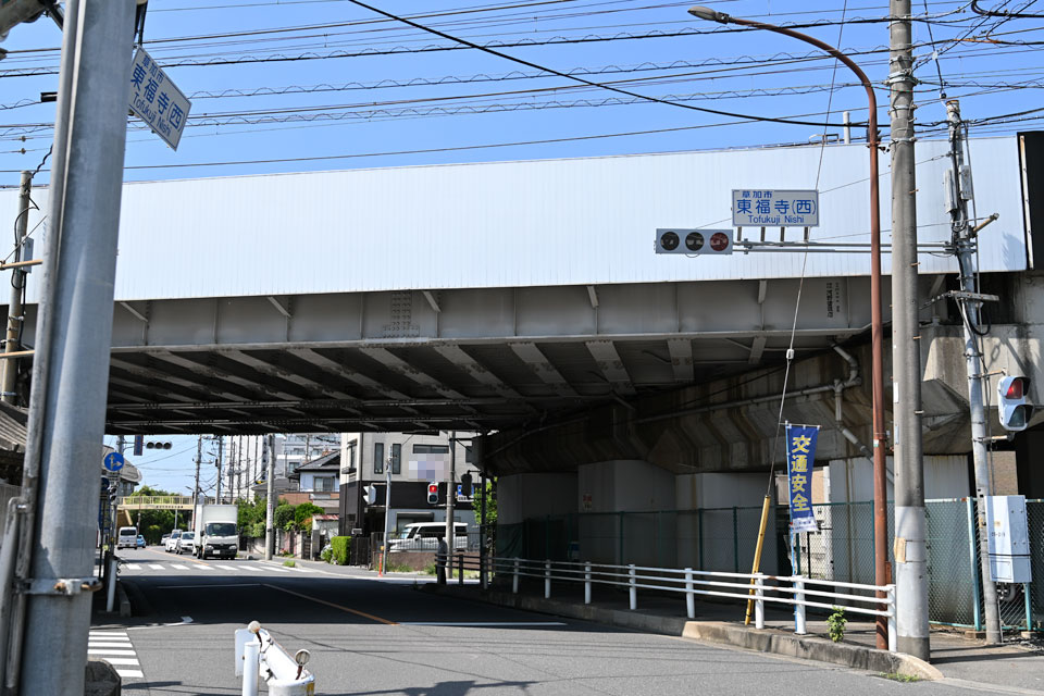伊52