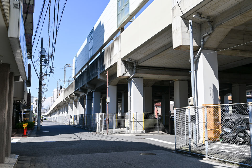 伊72