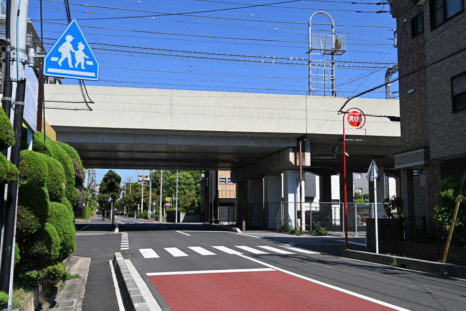 伊73