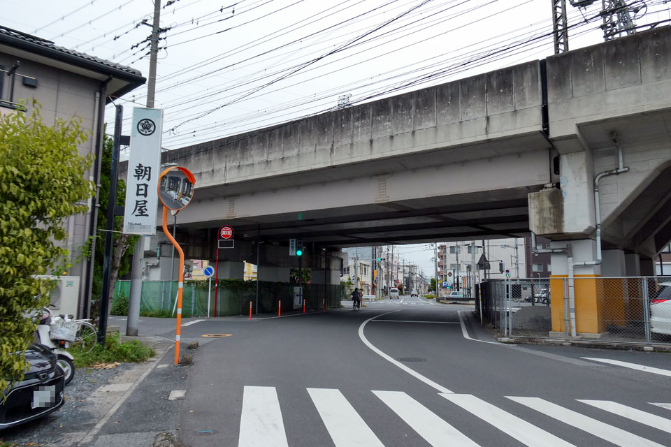 伊78