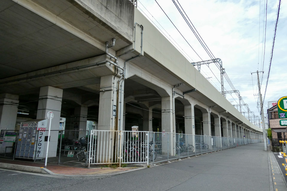 伊82