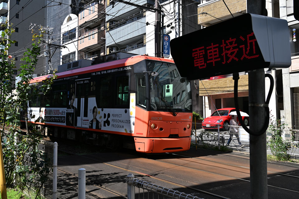 8808