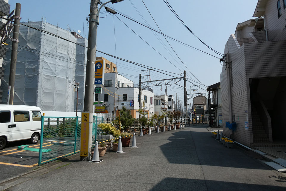 慶大グラウンド駅跡