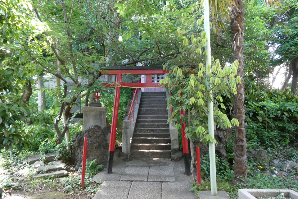 稲荷神社と鵜木大塚古墳