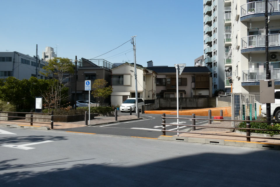 踏切ではない